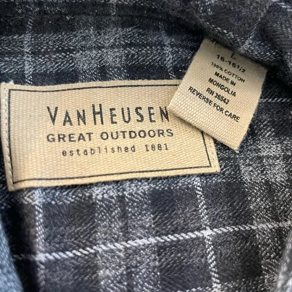 Van Heusen Men's Gray , Black, White Checkered Shirt. Size Large NWT! - Picture 4 of 4